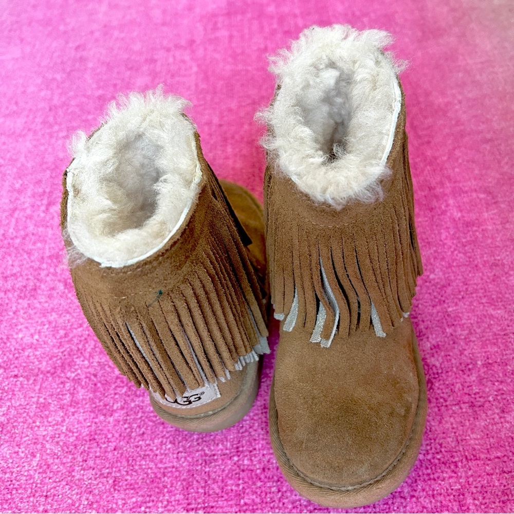 UGG Toddler Classic Short II Fringe Chestnut Boots - sz 11